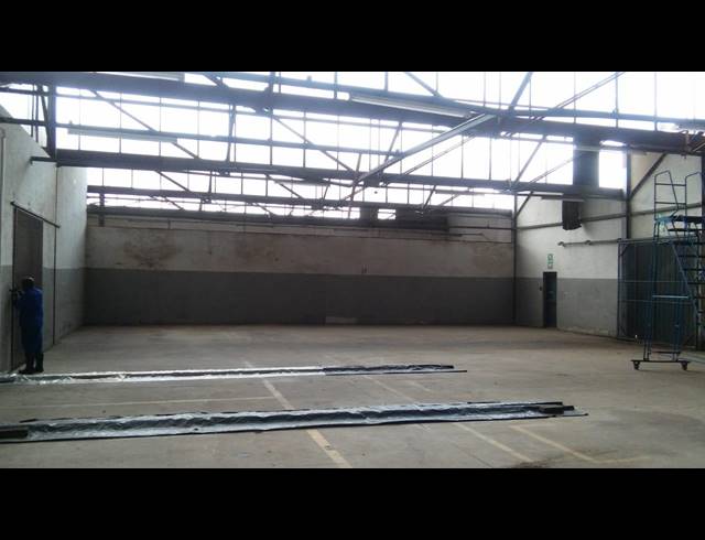 5,200M² WAREHOUSE TO LET IN AUREUS